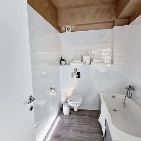 White Tower - Private 106 Daire
